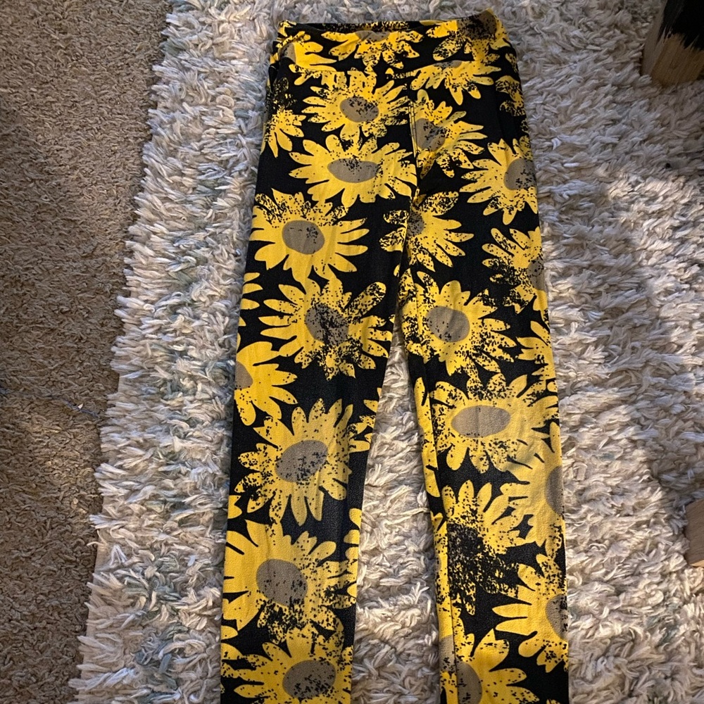 Young girls OS lularoe leggings